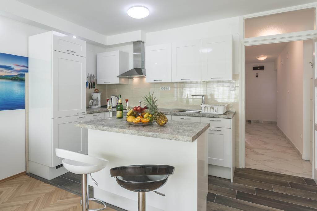 Apartment Petro Oldtown Split Bagian luar foto